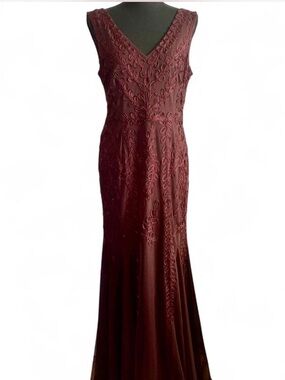 Elegant V-Neck Burgundy Evening Gown